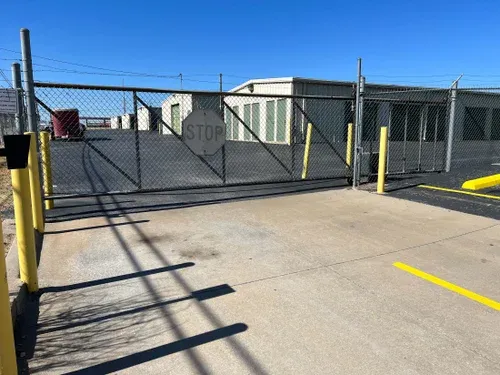 Fence Entrence